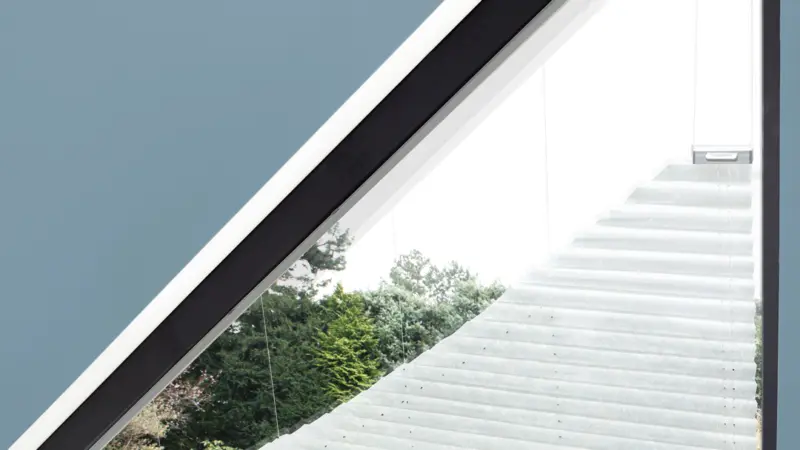 Sonderformen
Ob rund, dreieckig oder polygonal - wir sorgen dafür, dass jedes Fenster mit Plissees ideal in Szene gesetzt wird.